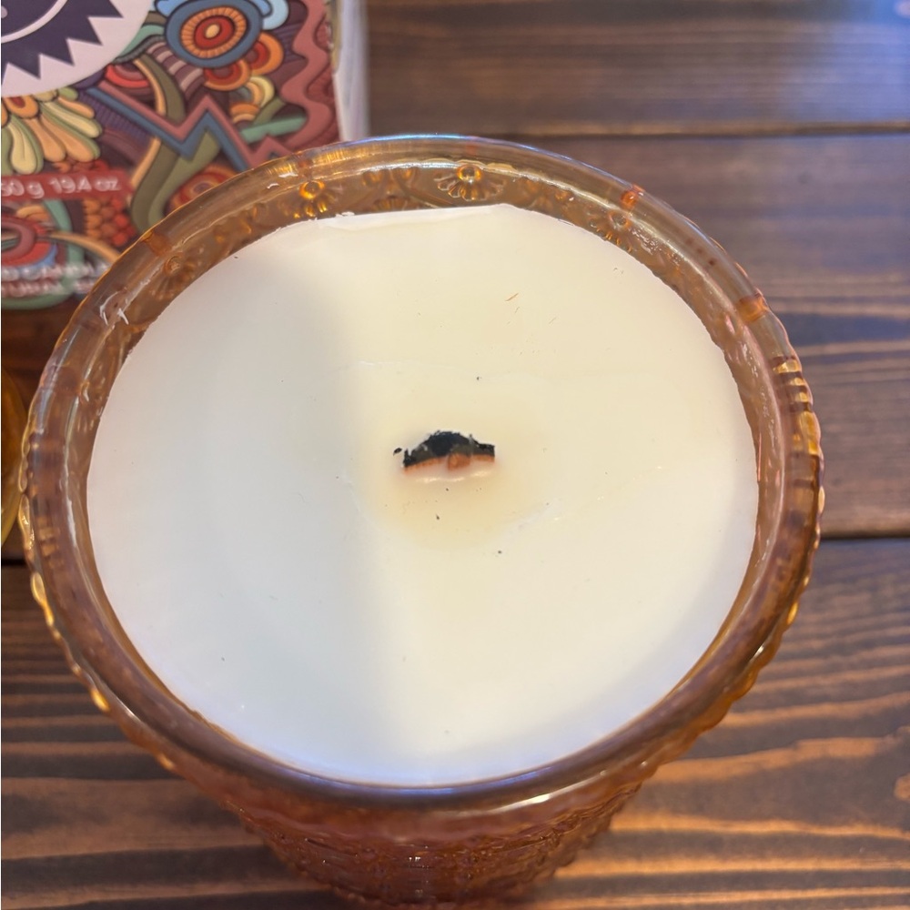 Amber Glass Jar Candle - Oud & Sandlewood Scented Candle - Picture 2 of 5